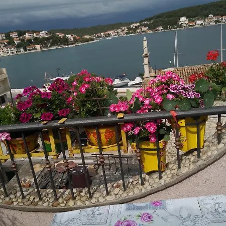 Kuca Tonci & Semsa Apartment Tisno